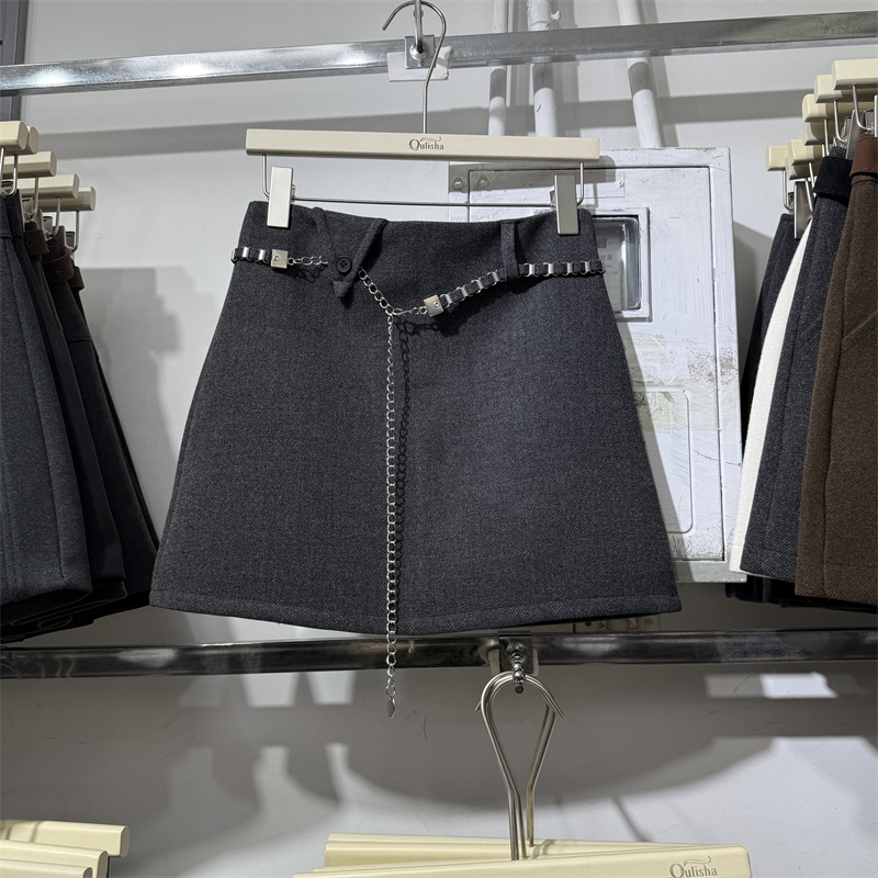 显瘦防走光a字包臀短裙