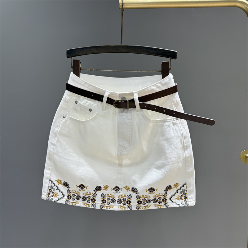 白色复古刺绣减龄牛仔半身裙女夏季新款高腰百搭显瘦性感包臀短裙