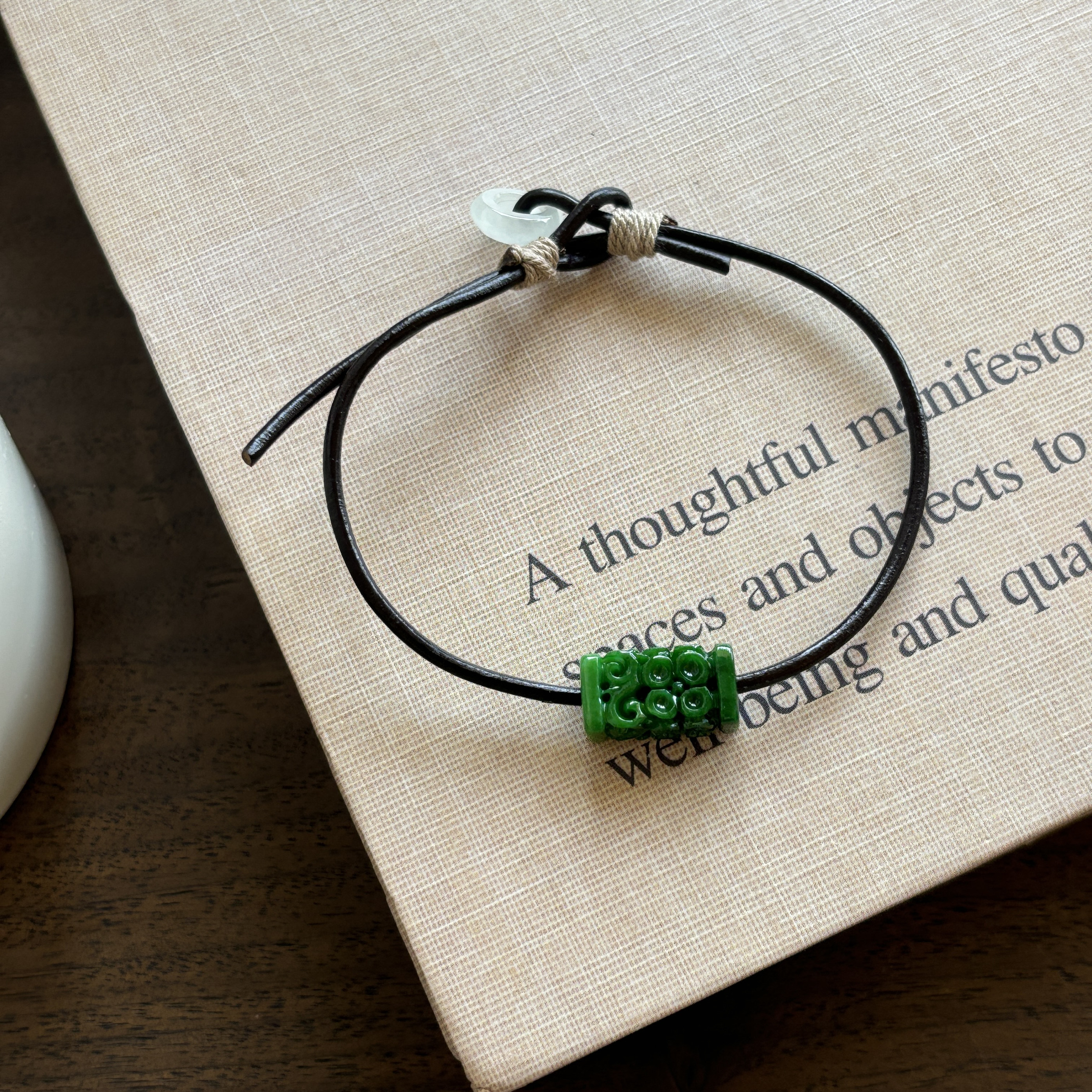 帝王绿满色干青铁龙生翡翠手串