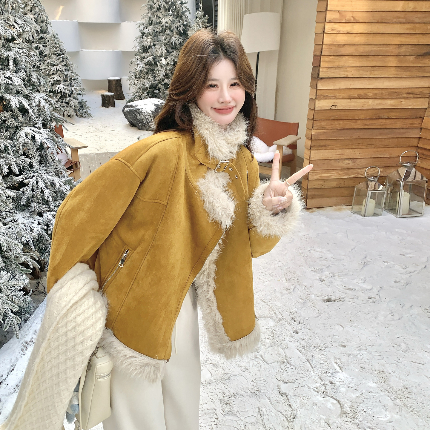 【新款】现货羊羔毛皮毛一体外套297-1946-P195-K288，女装短外套，艾艾淮淮