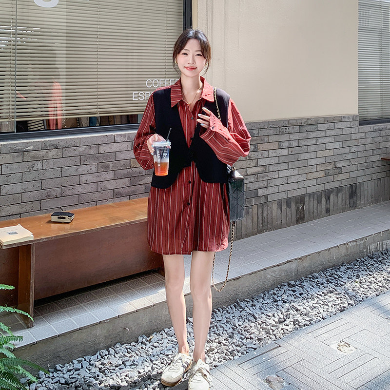 红色条纹假两件拼接连衣裙女春秋2024新款小个子轻熟设计感衬衫裙,女装衬衫,艾艾淮淮