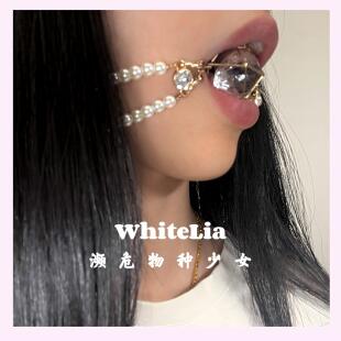 新品 78折「镜」重工手作水晶奢华镂空性感字母宝石珍珠口球项链