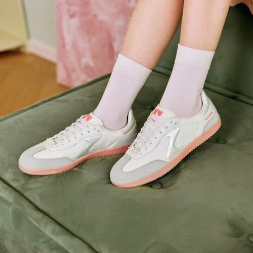 Skechers女款春季舒适轻盈经典复古休闲运动鞋板鞋185235
