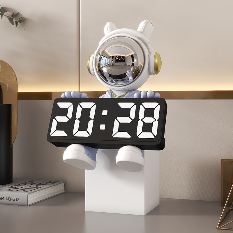 源头厂太空人时钟摆件宇航员摆饰