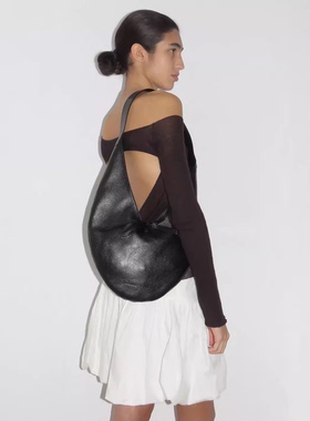 24新款 女款 Lupe全皮系带弯月V口单肩斜跨包袋