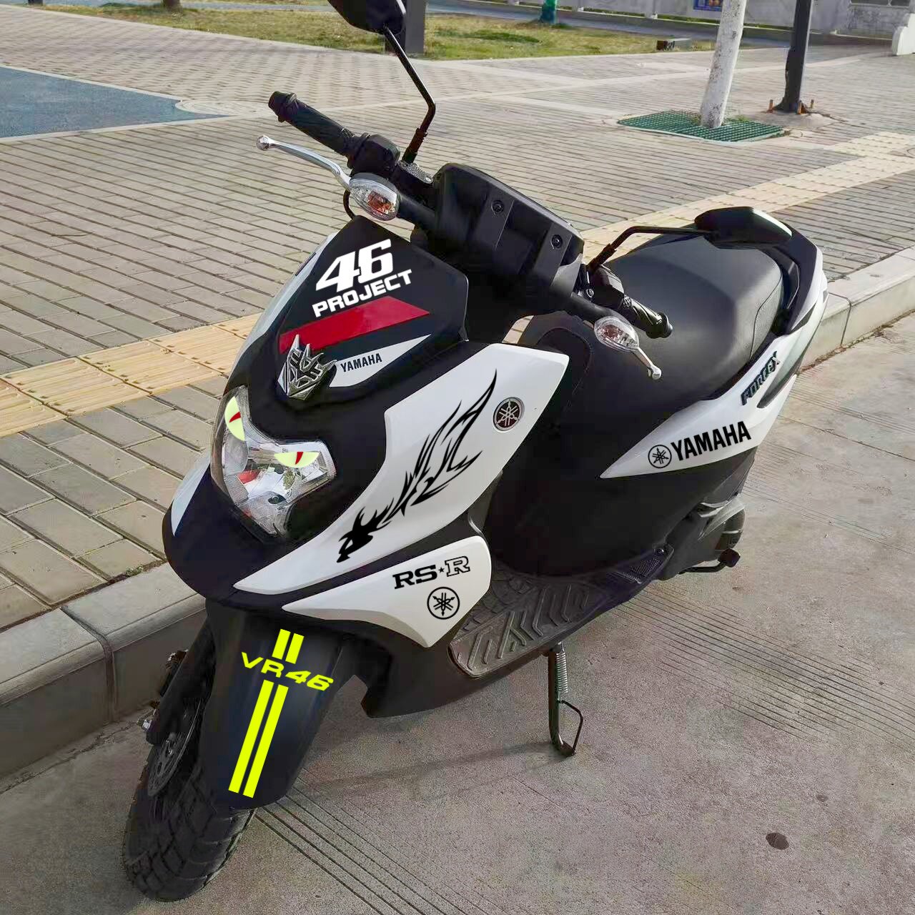 适用雅马哈福颖125变形金刚恶魔眼睛立体贴纸改装摩托车VR46贴纸