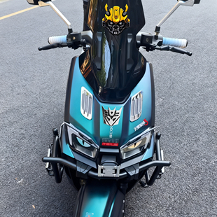 适用台铃封神电动风挡毒液防水改装饰反光贴纸车头立体鲨鱼鳃配件