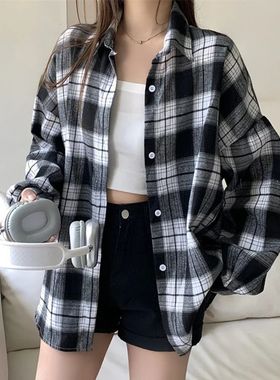 Black Flannel Shirt for Women Long Sleeve Collared Button-Up