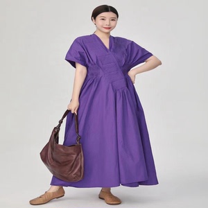 紫布语2026夏季V领收腰百褶休闲女大摆气质显瘦长裙连衣裙2956