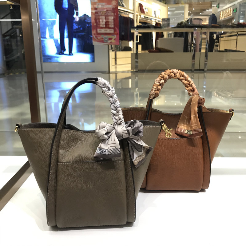 菲安妮女包专柜正品2023新款真皮时尚手提单肩斜挎包faafvjg001