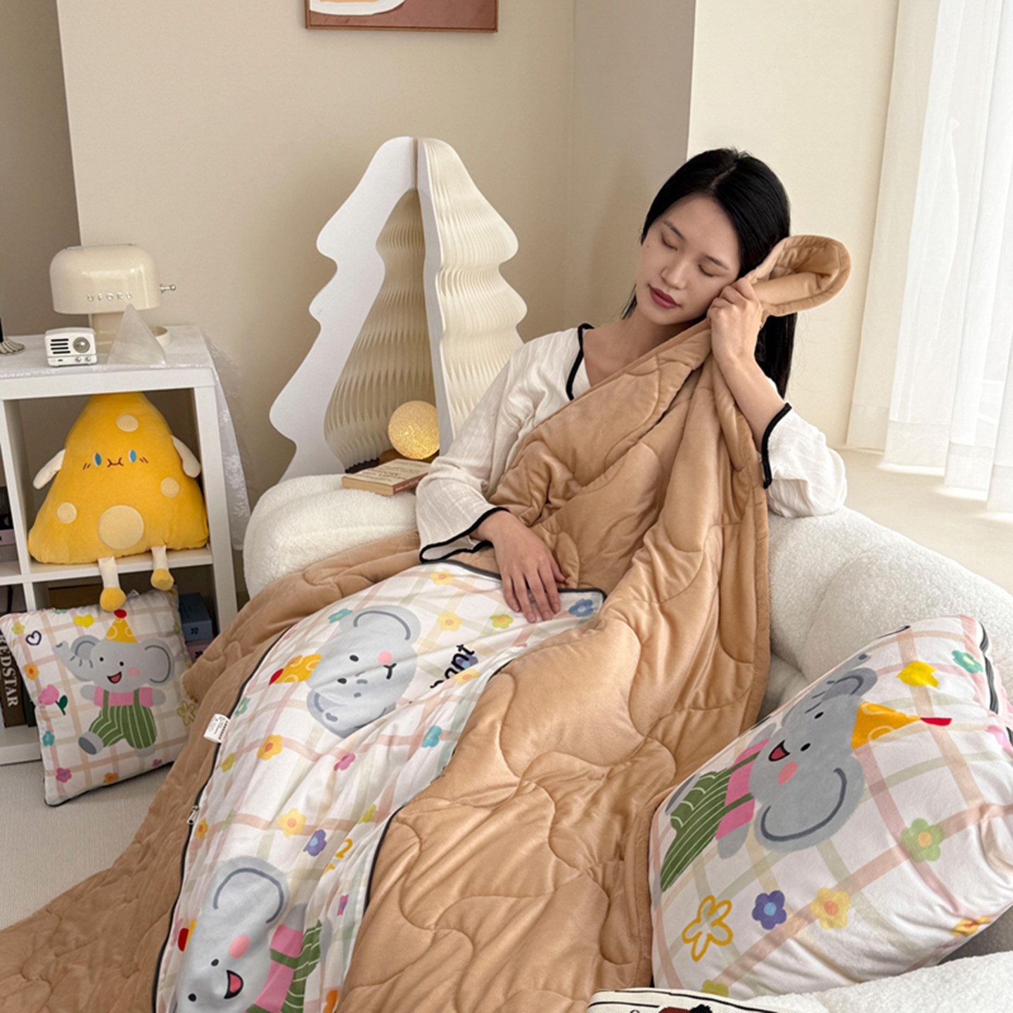 加厚水晶绒两用汽车抱枕被毛毯