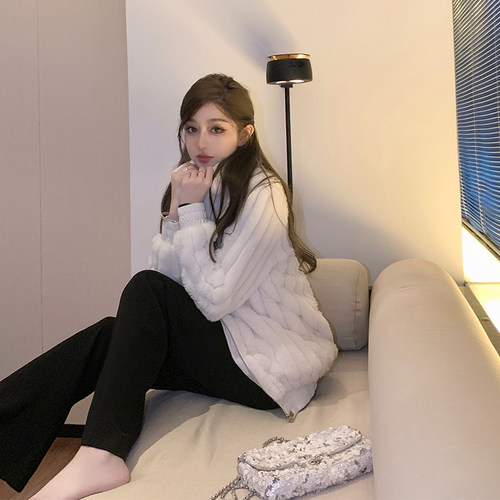 韩雨嘉耶鲁白仿兔毛外套