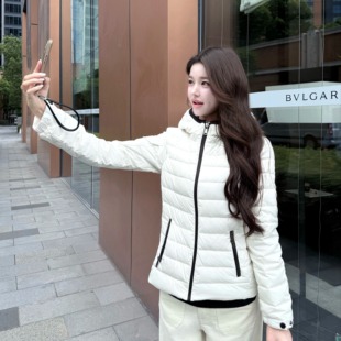 韩雨嘉 Mon口经典 款 90白鸭绒收腰白色羽绒服 杜邦氟龙三防工艺