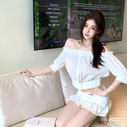 韩雨嘉白色绝美一字肩短袖上衣女夏季法式气质荷叶边显瘦半裙套装