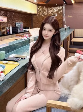 韩雨嘉【芭蕾粉】内里仿貂毛混纺纱线加绒连帽开衫直筒针织裤套装