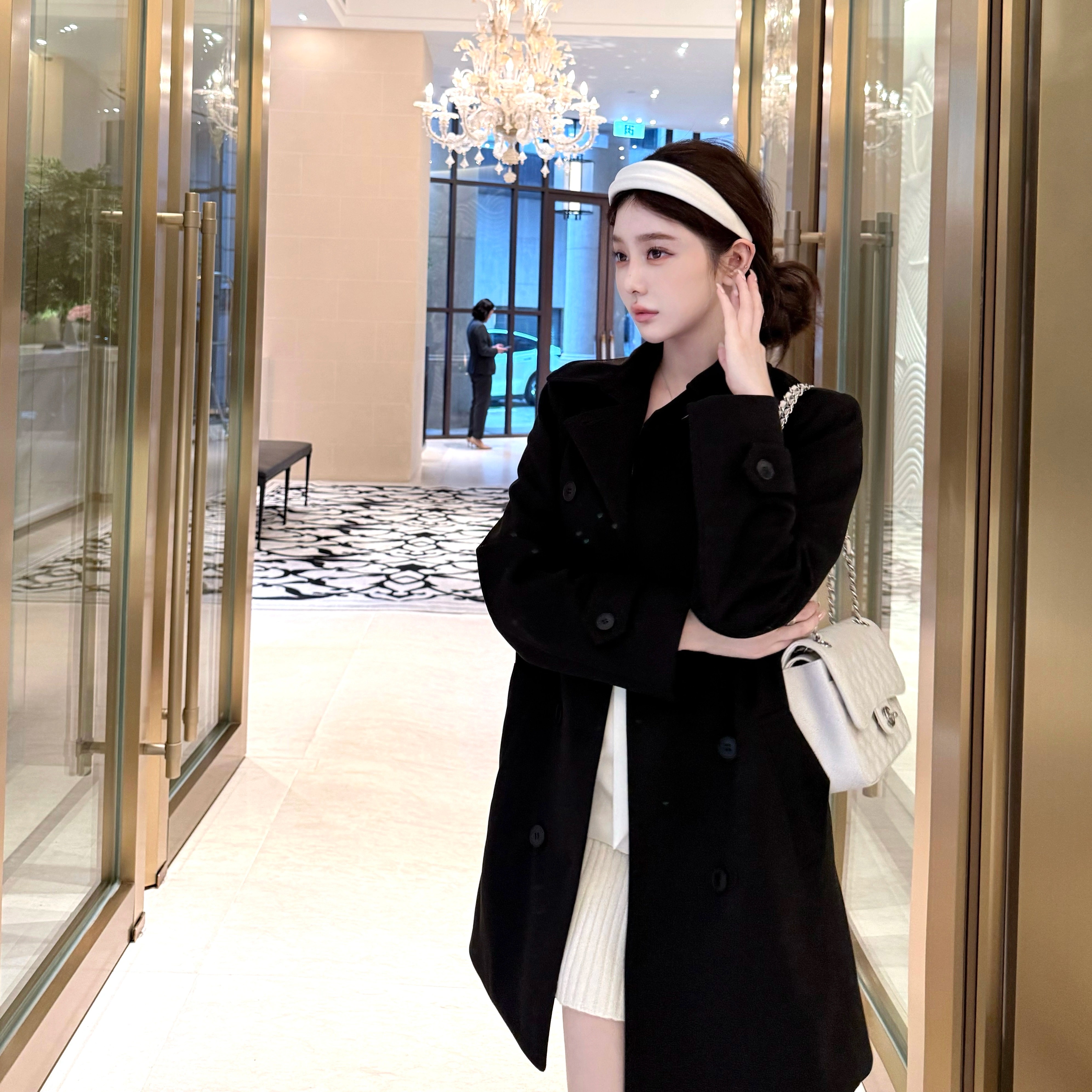 韩雨嘉【伦敦博物馆】经典款黑色bbr斜纹毛呢系带气质外套