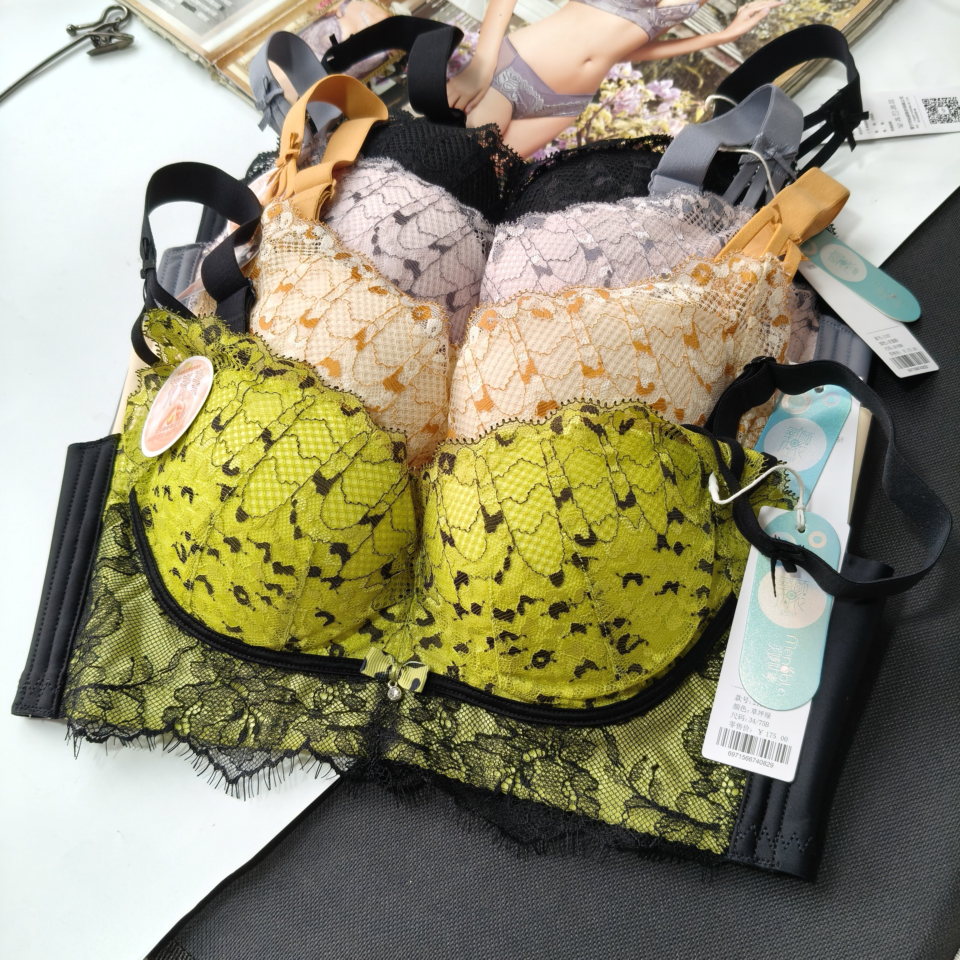 新婴儿棉 柔软中厚聚拢文胸性感侧收副乳调整型内衣无钢圈四排扣