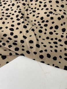 D899夏季卡色黑点印花聚酯纤维布头 柔软垂坠透气连衣裙上diy面料