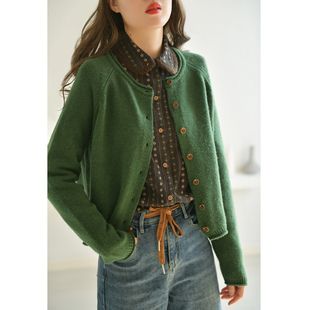 慵懒复古圆领毛衣显瘦短款 GESGOO今年流行森林绿色针织开衫 女秋季