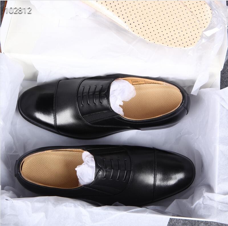 老兵 军迷常服皮鞋，款式简洁穿脱方便，头层牛皮皮质细腻光亮