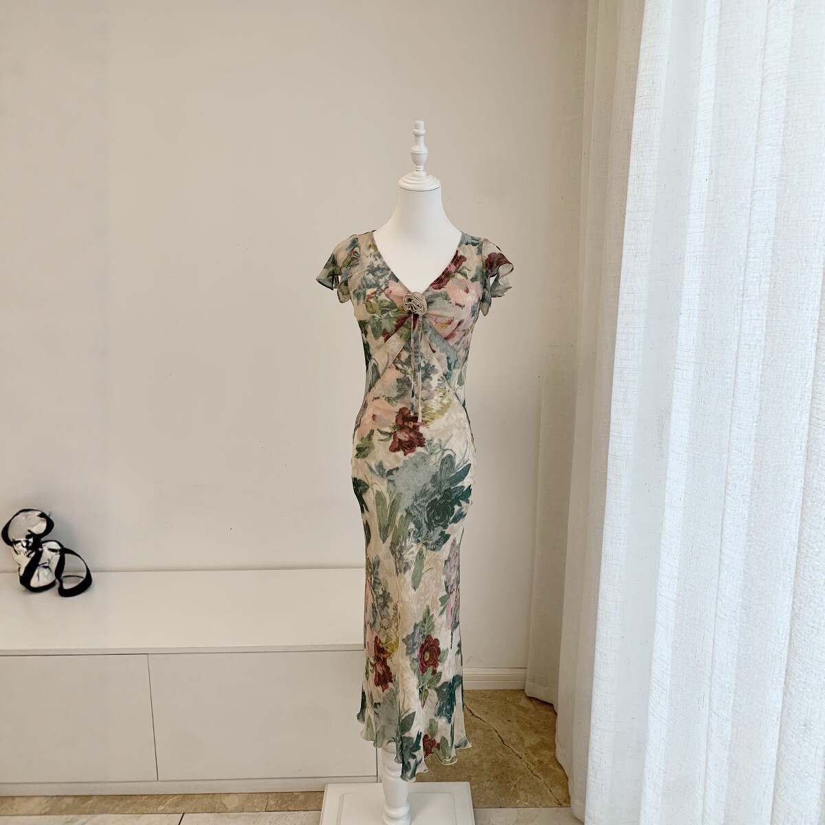 thumbnail for 2026 3D floral V-neck ruffled short-sleeve tapered diagonal dress waist-cinching hip fishtail mid-length skirt