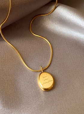 字母钛钢项链女小众高级感锁骨链2024气质颈链