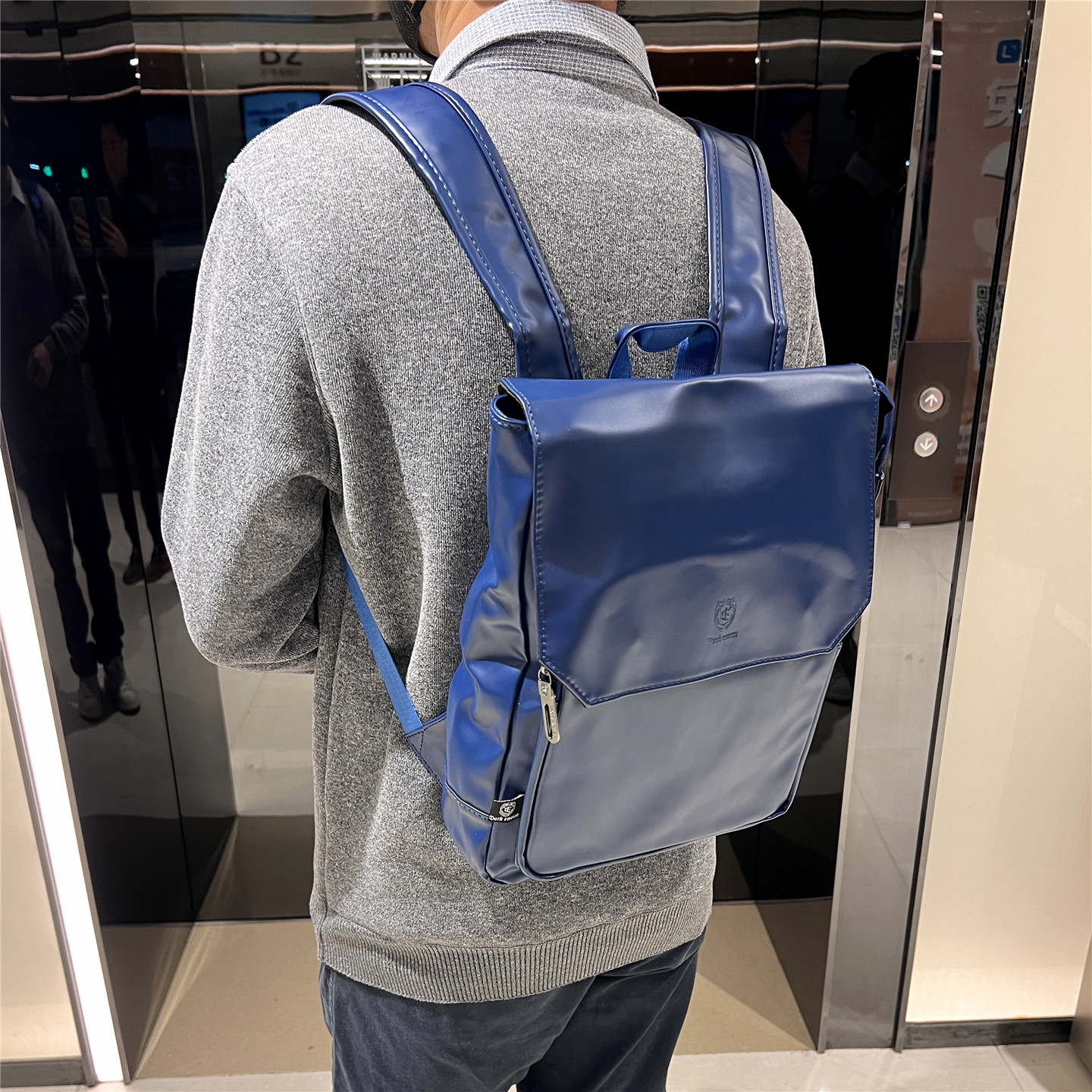 潮牌简约男女通用电脑双肩包