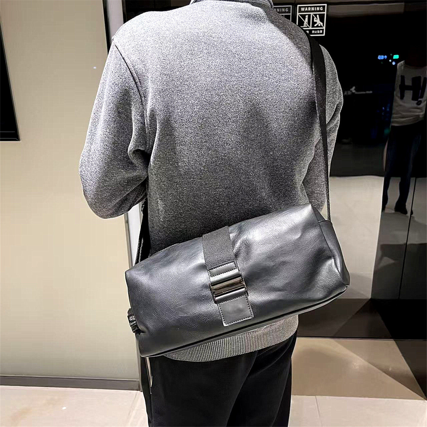 休闲男包高级感软皮斜挎包