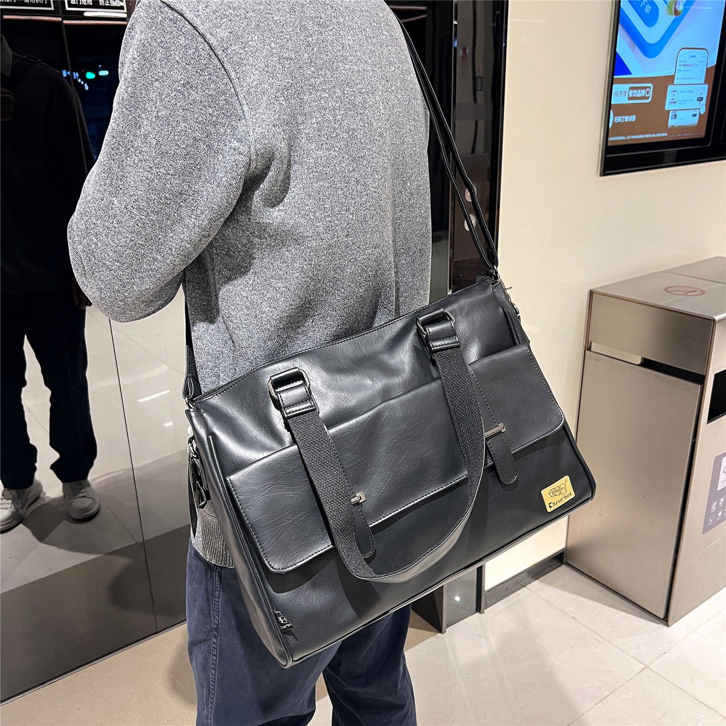 threebox男大容量斜挎单肩旅行包