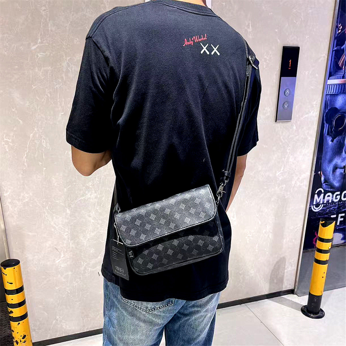 潮牌老花印花斜挎包男士单肩包时尚百搭青年出街包休闲迷你小包