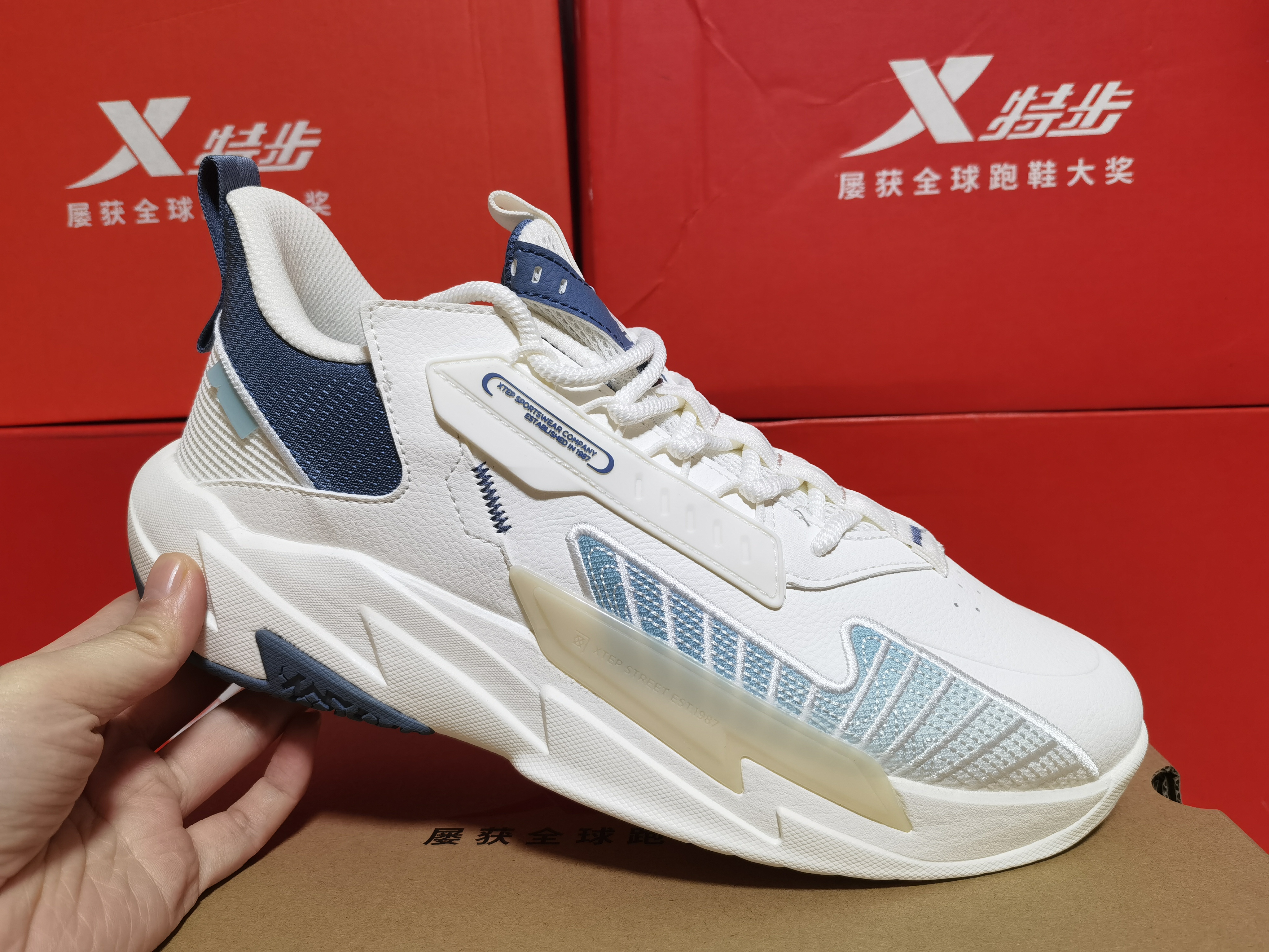 特步42码跑步鞋男鞋春秋革面防泼水运动鞋减震男跑鞋