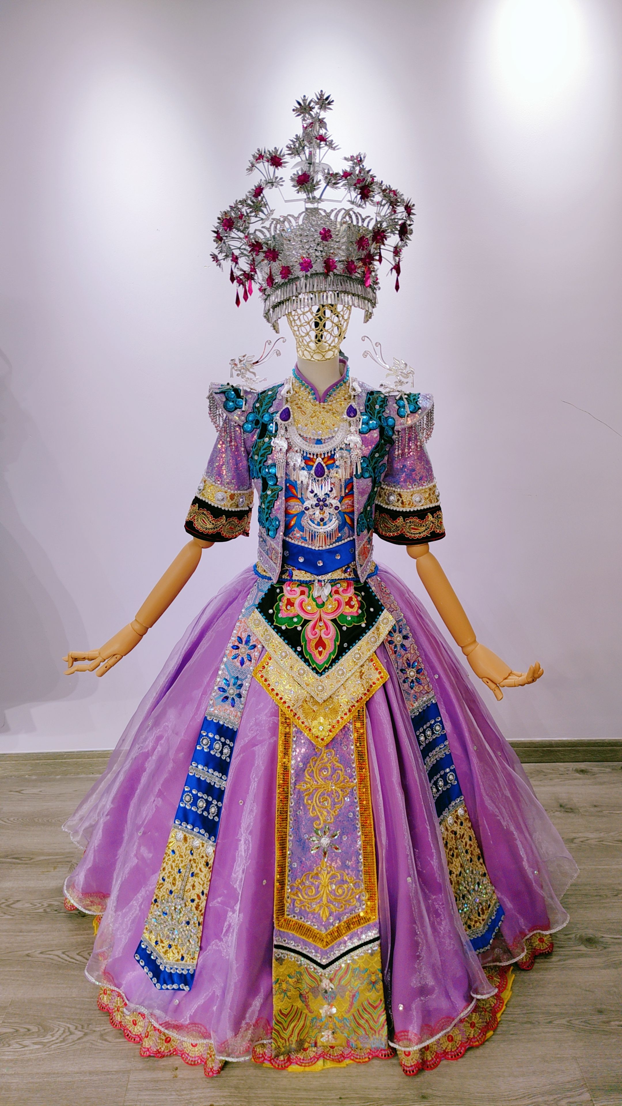 女童少数民族苗族壮族傈僳族彝族羌族纳西族独龙族德昂族演出服