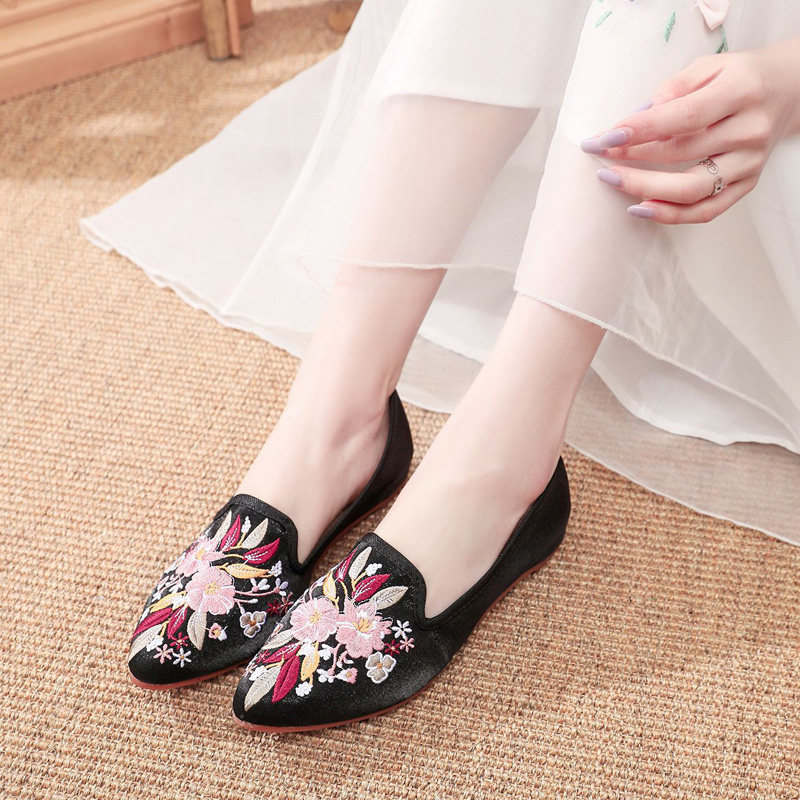 中国风布鞋刺绣女鞋坡跟绣花鞋牛筋底套脚鞋尖头古风单鞋民族风女