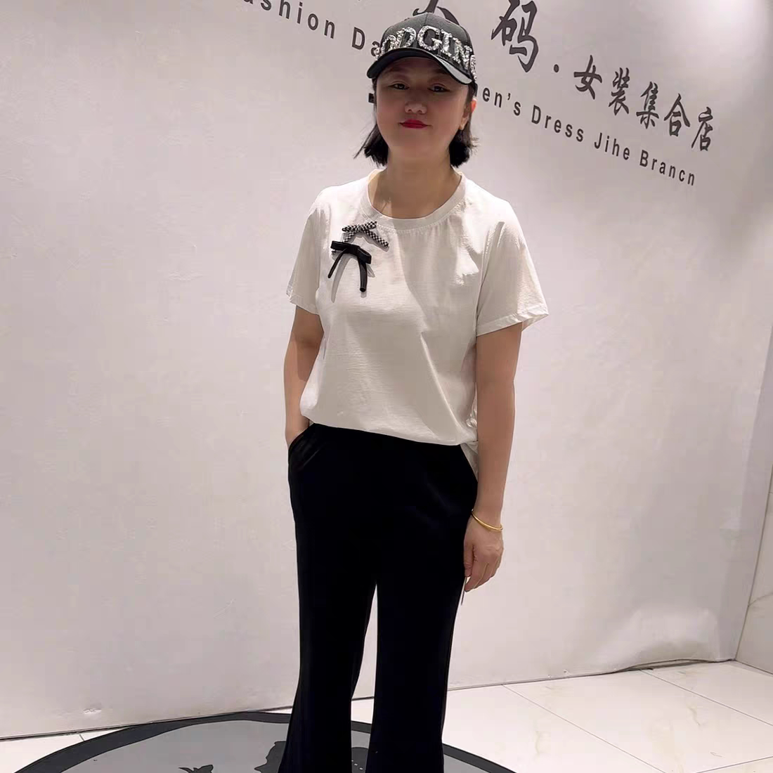 3823女权贵族初夏新品蝴蝶结设计减龄百搭休闲T恤衫加大码女装 - 实物图