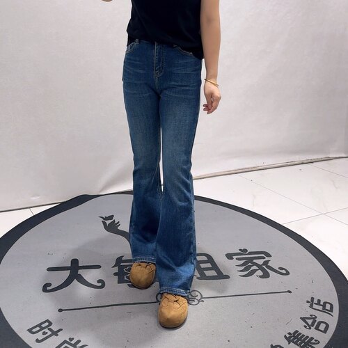 89020柏菲蒂初冬新品简约百搭高腰显瘦拉绒牛仔微喇裤加大码女裤