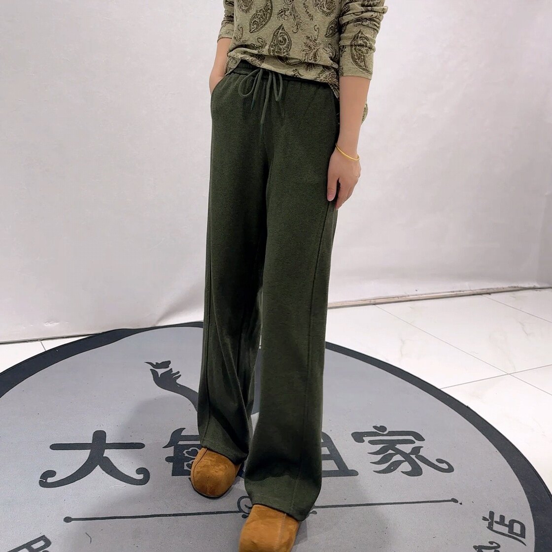 5056芮娜依莲初冬新品厚实面料松紧腰显瘦窄版拖地裤加大码女裤