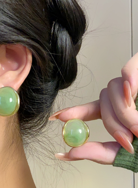 绿色树脂耳钉女小众设计感椭圆耳环2024新款森系小清新耳饰