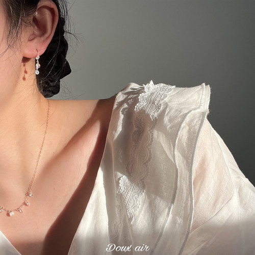 小巧气质简约耳线锆石耳钉