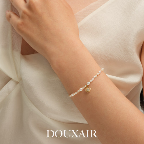 Doux Air小雏菊天然珍珠手链女可调节轻奢小众高级感吊坠手串复古