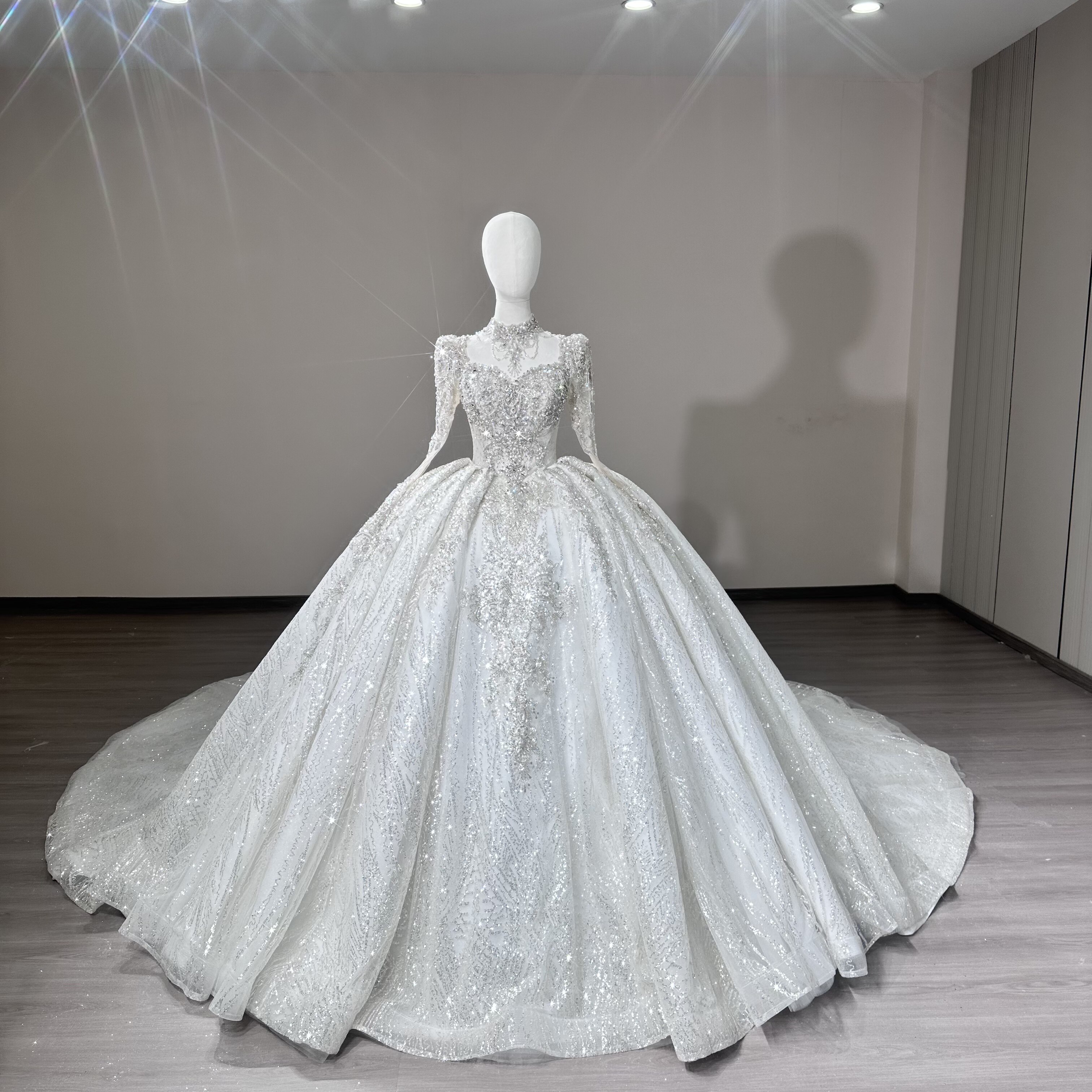 韩式婚纱2026新款新娘结婚重工奢华大拖尾高级质感长袖主纱高定款图片