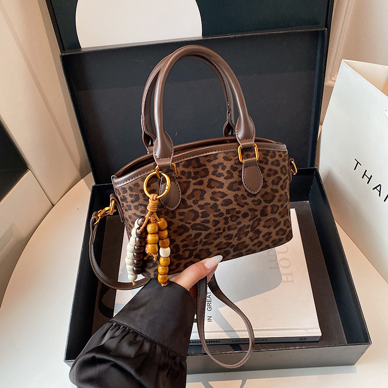 豹纹包包女式2025新款潮秋冬小众手提水桶包高级感精致斜挎包女包,箱包皮具/热销女包/男包,小方包,淘宝优惠券,粉丝福利购,淘宝优惠卷