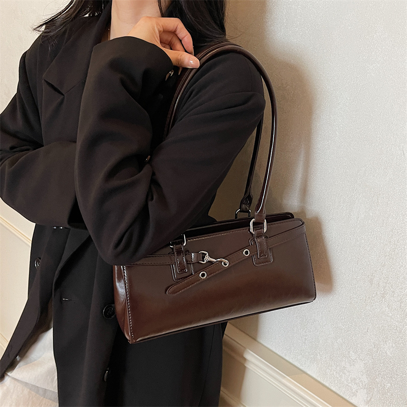 高级感质感黑色腋下包法棍包女款