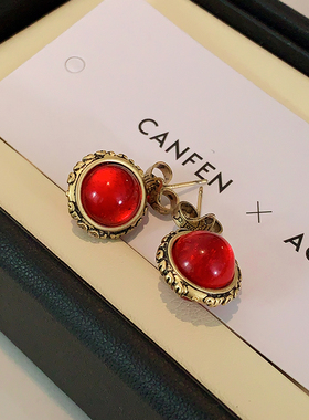 西太后红色玛瑙球球耳钉2026新款爆款字母耳环轻奢高级感新年耳饰