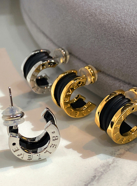 小蛮腰耳钉2026新款爆款字母耳环女轻奢高级感简约黑色小香风耳饰