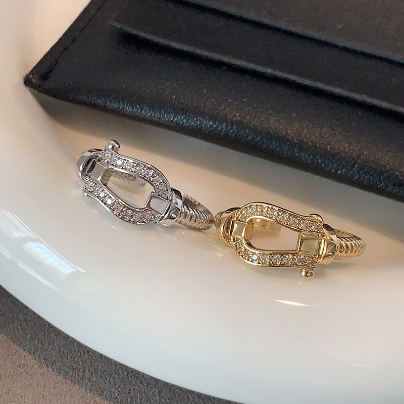 镶钻马蹄扣戒指2025新款爆款食指戒轻奢高级感欧美小香风麻花指环