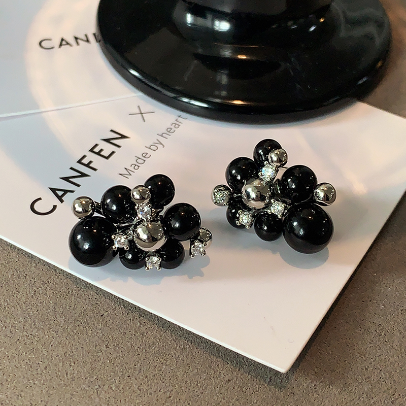 XMR设计感黑色珍珠葡萄串耳环女