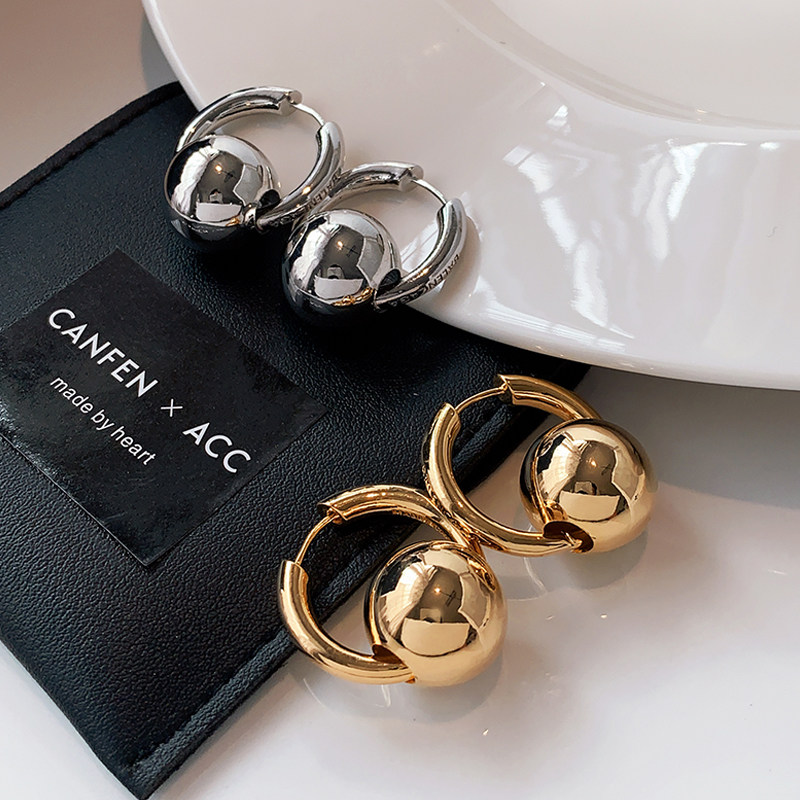 金属球球耳饰2025新款爆款高级感圆圈耳环法式轻奢小香风字母耳扣