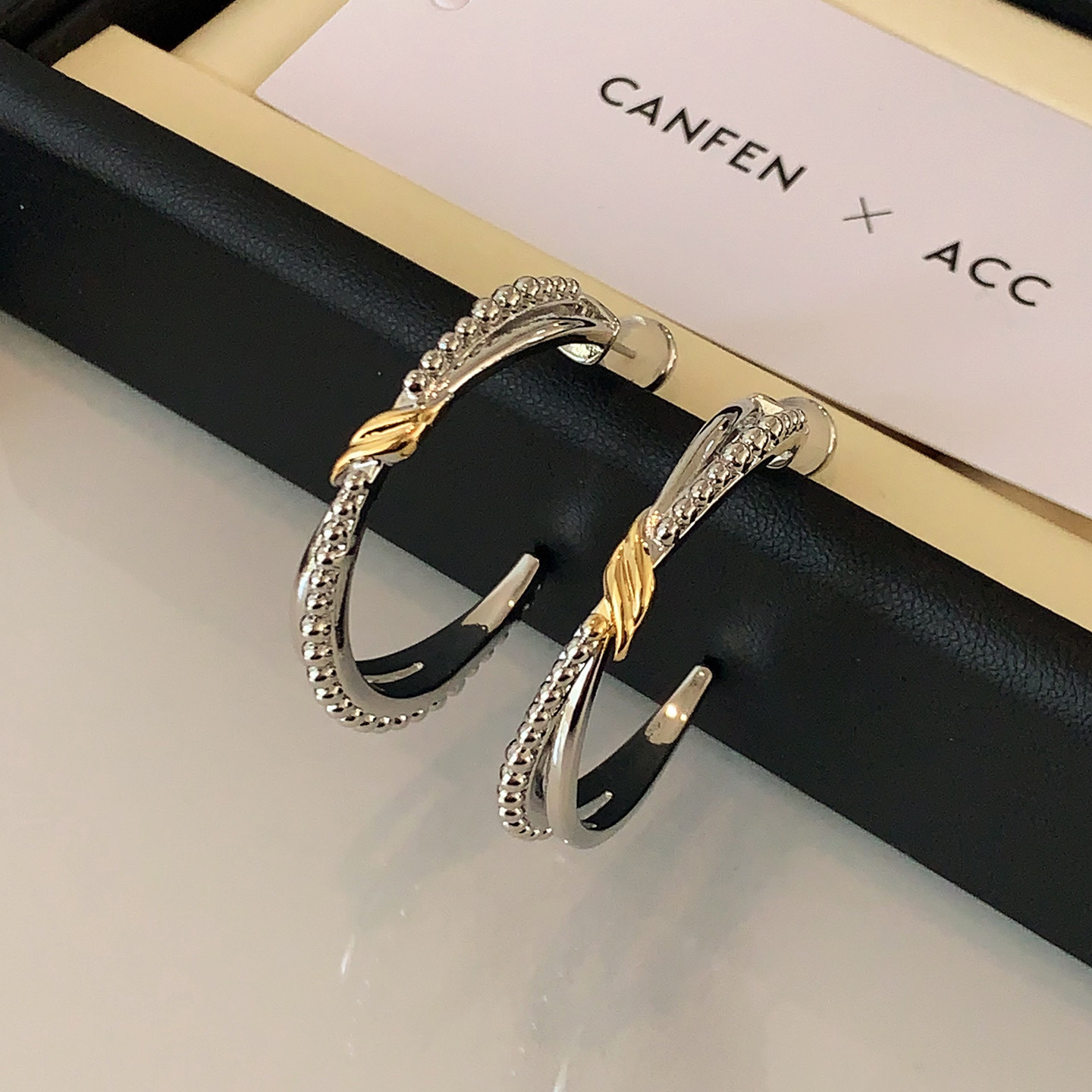 原创银色球球交叉金属耳环2026新款爆款高级感耳饰女独特漂亮耳钉