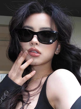 2025新款大框方形猫眼墨镜女辣妹港风高级感方圆脸防紫外线太阳镜