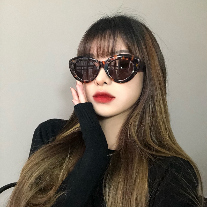 欧美风椭圆猫眼粗框太阳镜2025新款凹造型时尚街拍超黑墨镜女ins